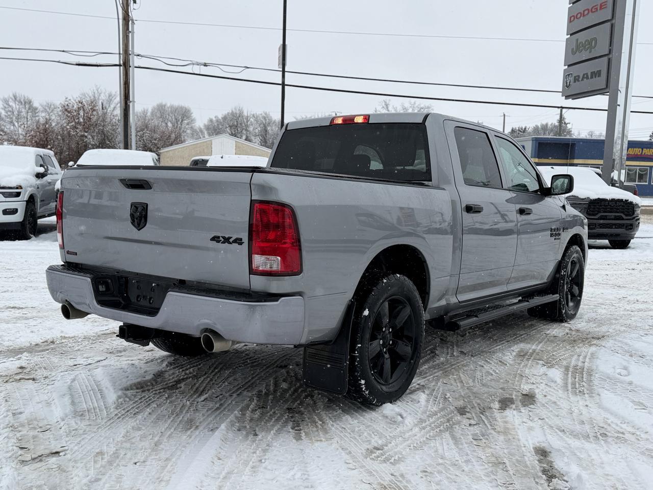 2019 Ram 1500 Classic Express Blackout Crew Cab 4x4 | HEMI V8 | Front Bench | Heated Seats | Backup Camera Redwater AB