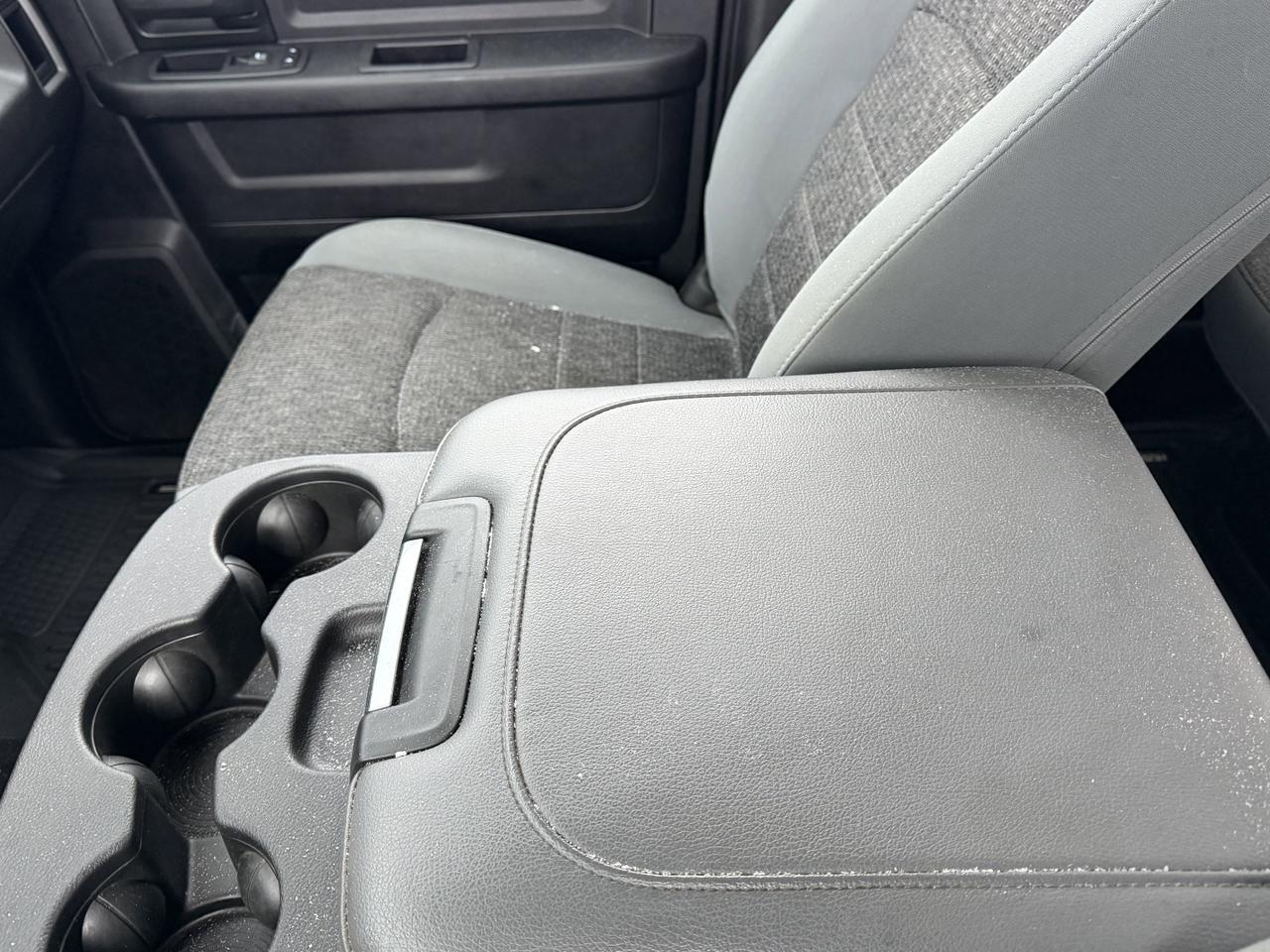 2019 Ram 1500 Classic Express Blackout Crew Cab 4x4 | HEMI V8 | Front Bench | Heated Seats | Backup Camera Redwater AB