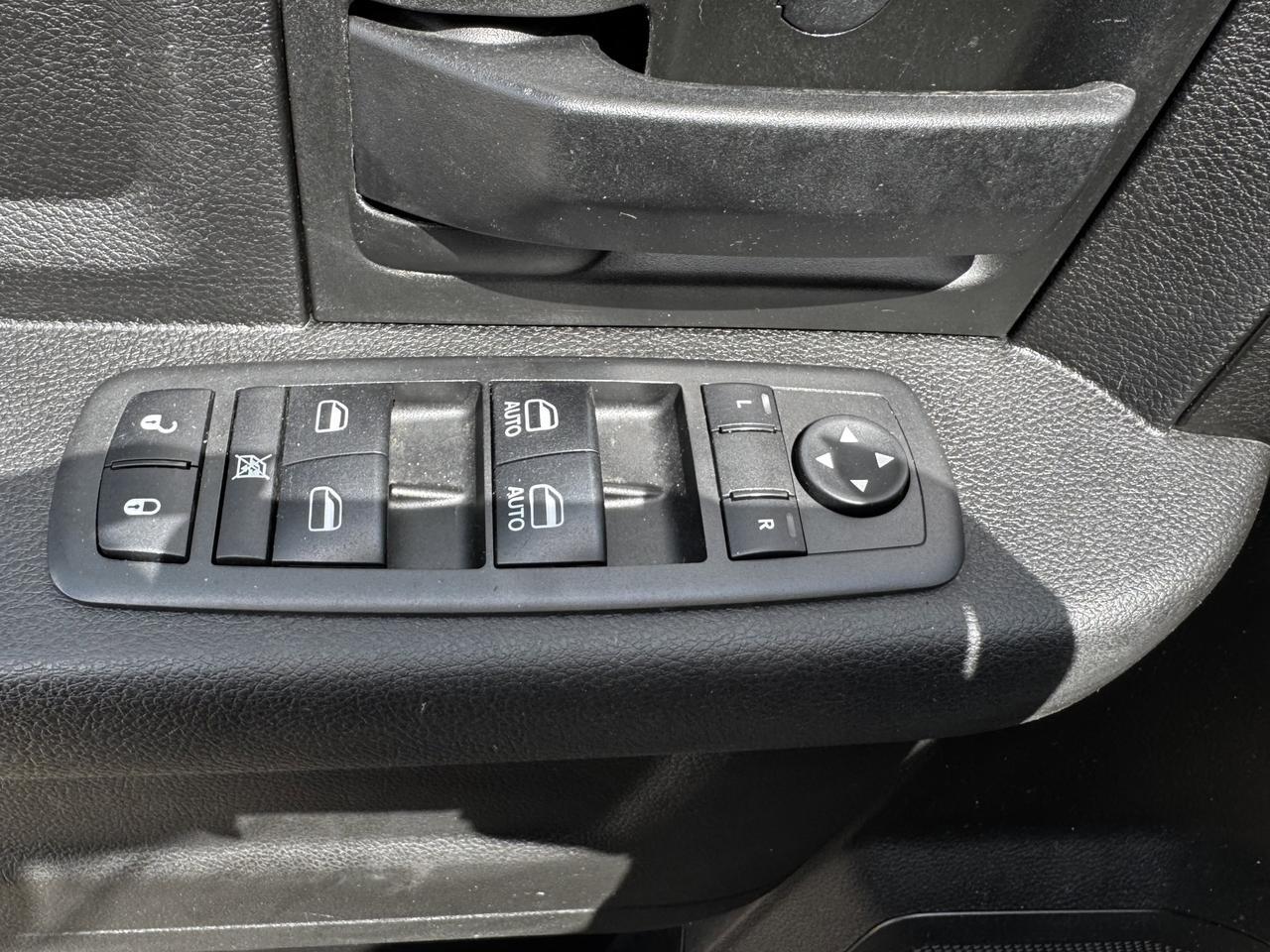 2019 Ram 1500 Classic Express Blackout Crew Cab 4x4 | HEMI V8 | Front Bench | Remote Start | Sport Hood Redwater AB