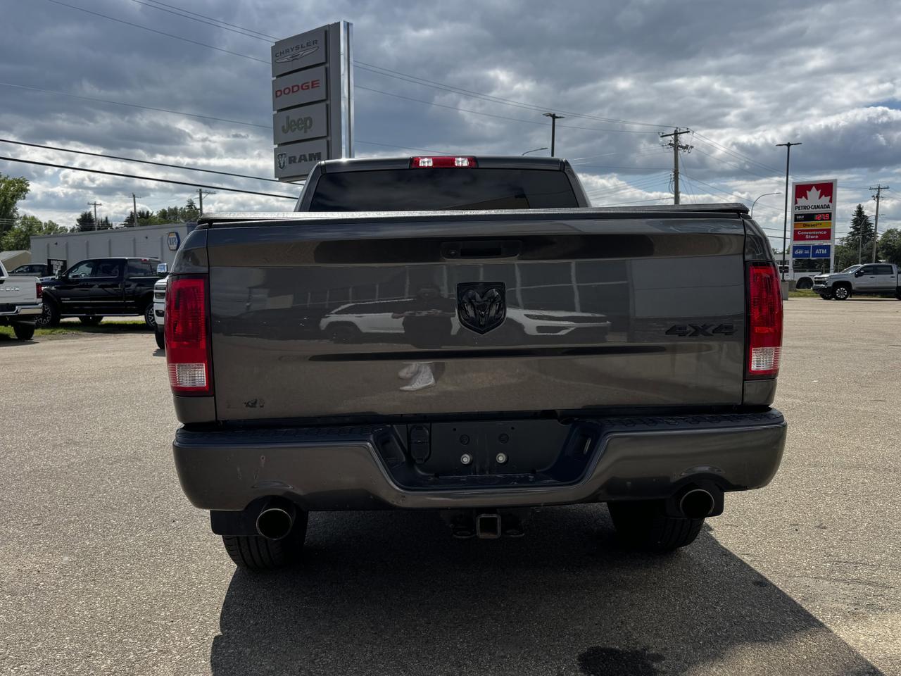 2019 Ram 1500 Classic Express Blackout Crew Cab 4x4 | HEMI V8 | Front Bench | Remote Start | Sport Hood Redwater AB