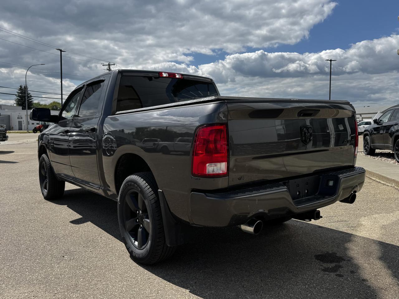 2019 Ram 1500 Classic Express Blackout Crew Cab 4x4 | HEMI V8 | Front Bench | Remote Start | Sport Hood Redwater AB