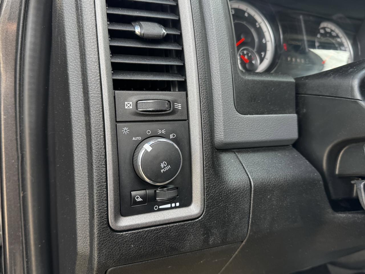 2019 Ram 1500 Classic Express Blackout Crew Cab 4x4 | HEMI V8 | Front Bench | Remote Start | Sport Hood Redwater AB
