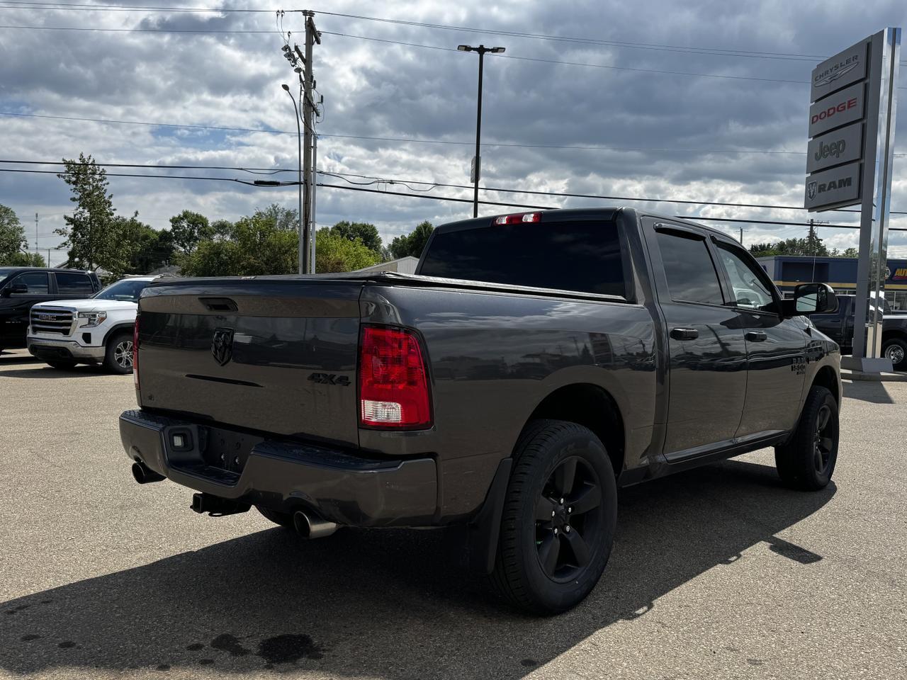 2019 Ram 1500 Classic Express Blackout Crew Cab 4x4 | HEMI V8 | Front Bench | Remote Start | Sport Hood Redwater AB