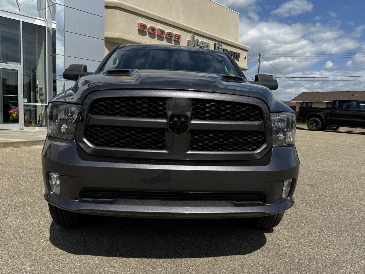 2019 Ram 1500 Classic Express Blackout Crew Cab 4x4 | HEMI V8 | Front Bench | Remote Start | Sport Hood Redwater AB