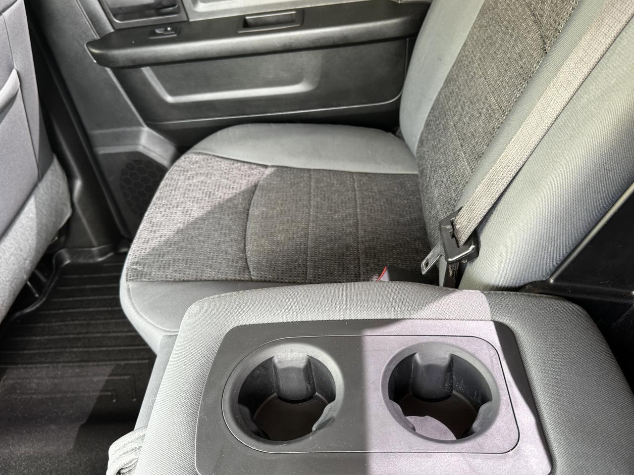 2019 Ram 1500 Classic Express Blackout Crew Cab 4x4 | HEMI V8 | Front Bench | Remote Start | Sport Hood Redwater AB