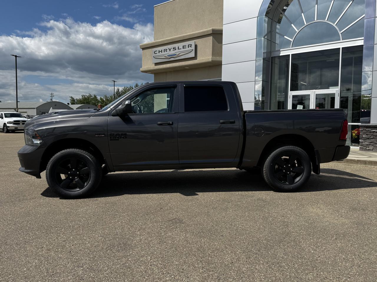 2019 Ram 1500 Classic Express Blackout Crew Cab 4x4 | HEMI V8 | Front Bench | Remote Start | Sport Hood Redwater AB