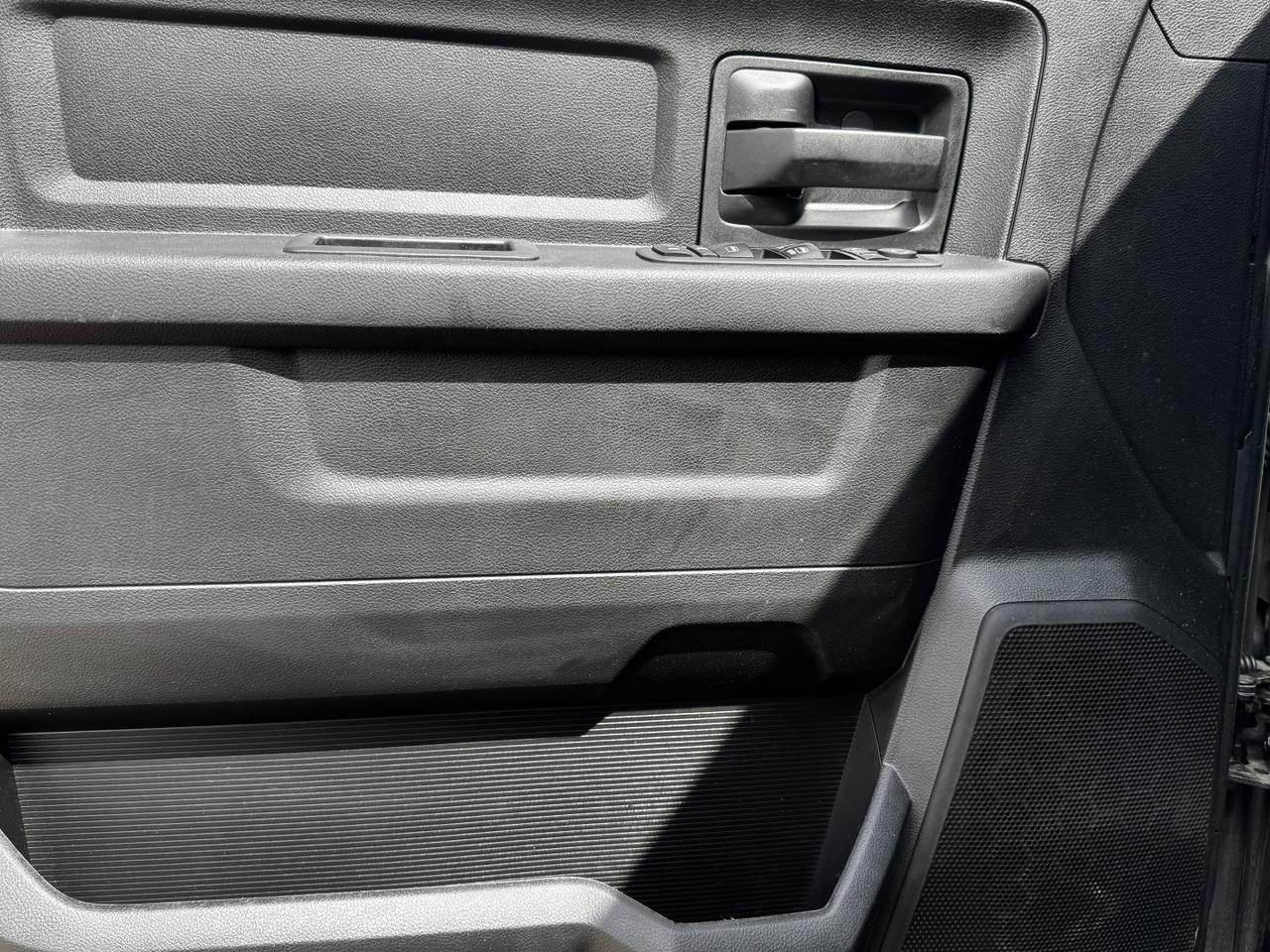 2019 Ram 1500 Classic Express Blackout Crew Cab 4x4 | HEMI V8 | Front Bench | Remote Start | Sport Hood Redwater AB