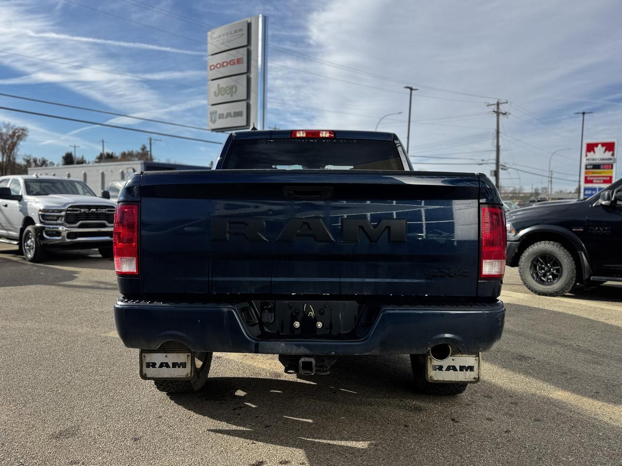 2019 Ram 1500 Classic Express Night Edition Crew Cab 4x4 | HEMI V8 | Front Bench | Heated Seats Redwater AB