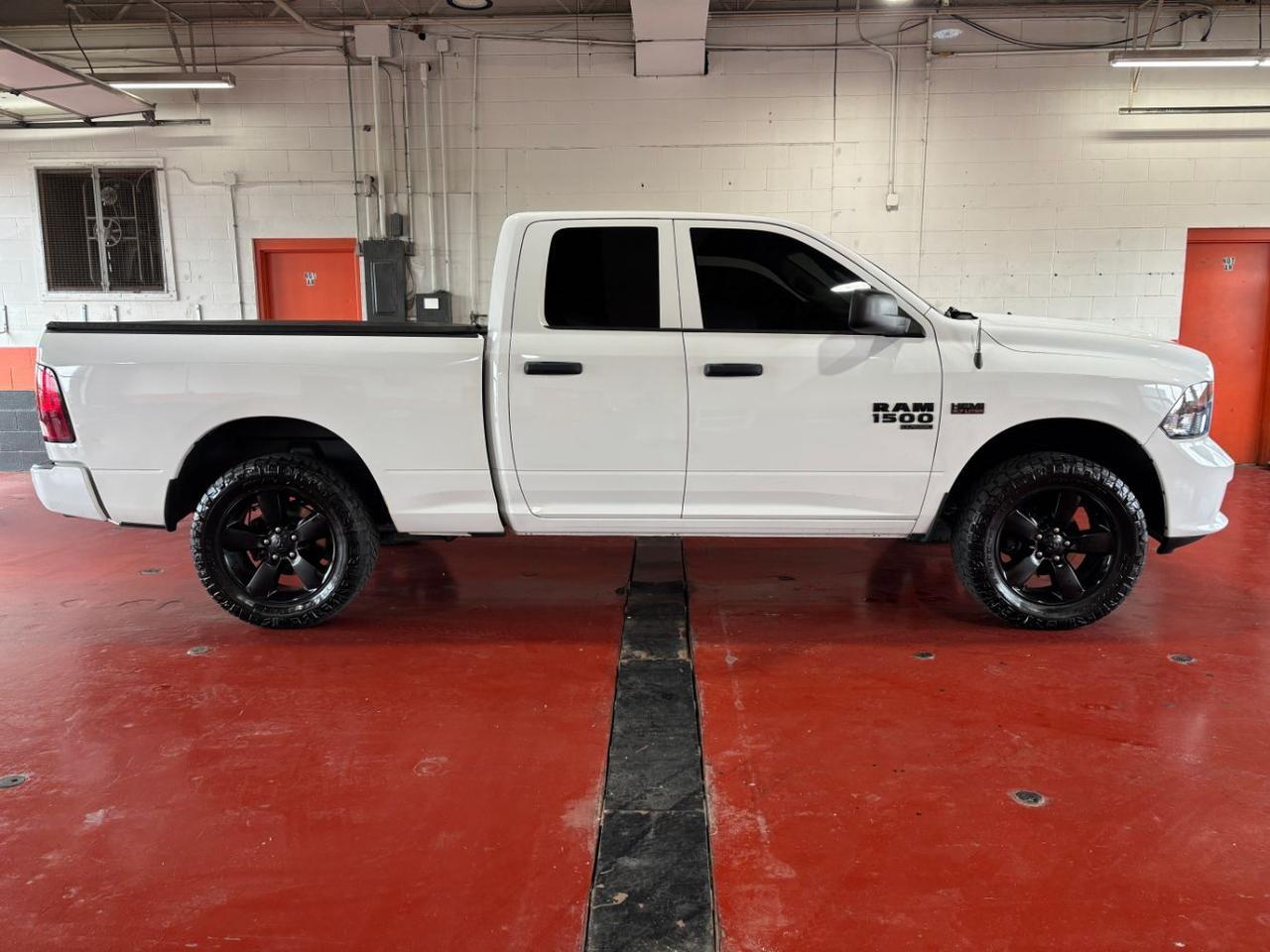 2019 RAM 1500 Classic Express 4x4 Quad Cab 6'4's photo