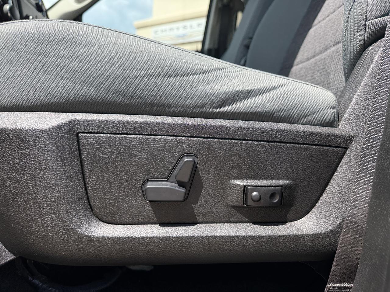 2019 Ram 1500 Classic Express Wuad Cab 4x4 | V8 HEMI | Heated Seats | Remote Start | Under 100000KMs Redwater AB