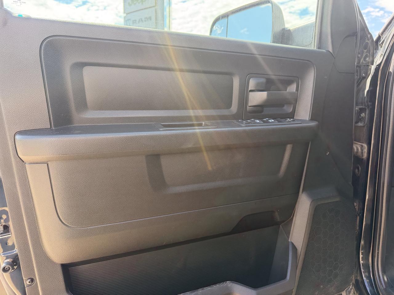2019 Ram 1500 Classic Express Wuad Cab 4x4 | V8 HEMI | Heated Seats | Remote Start | Under 100000KMs Redwater AB