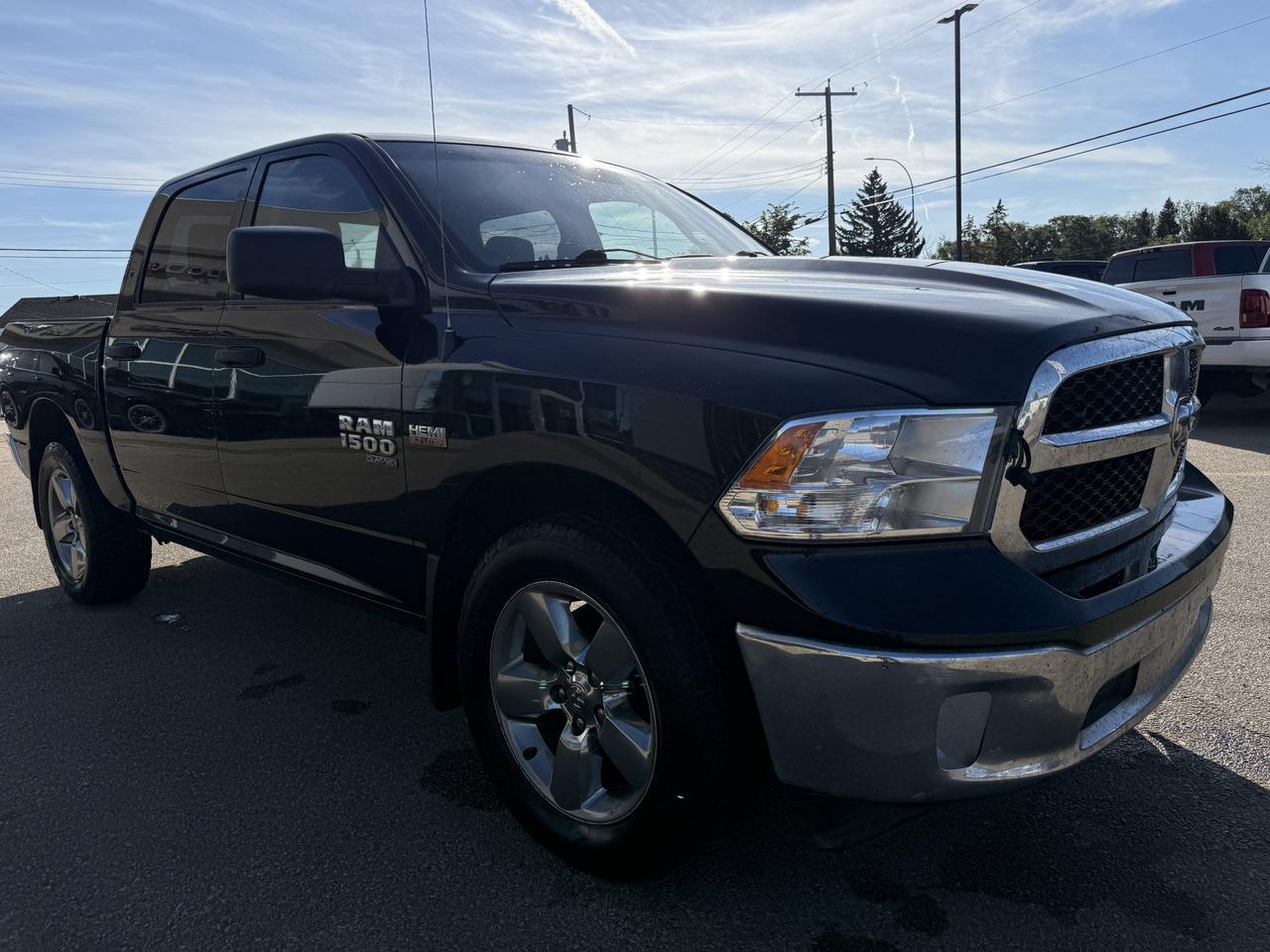 2019 Ram 1500 Classic ST Crew Cab 4x4 | HEMI V8 | Brilliant Black | 20IN Chrome-Clad Alum Wheels | Backup Camera Redwater AB