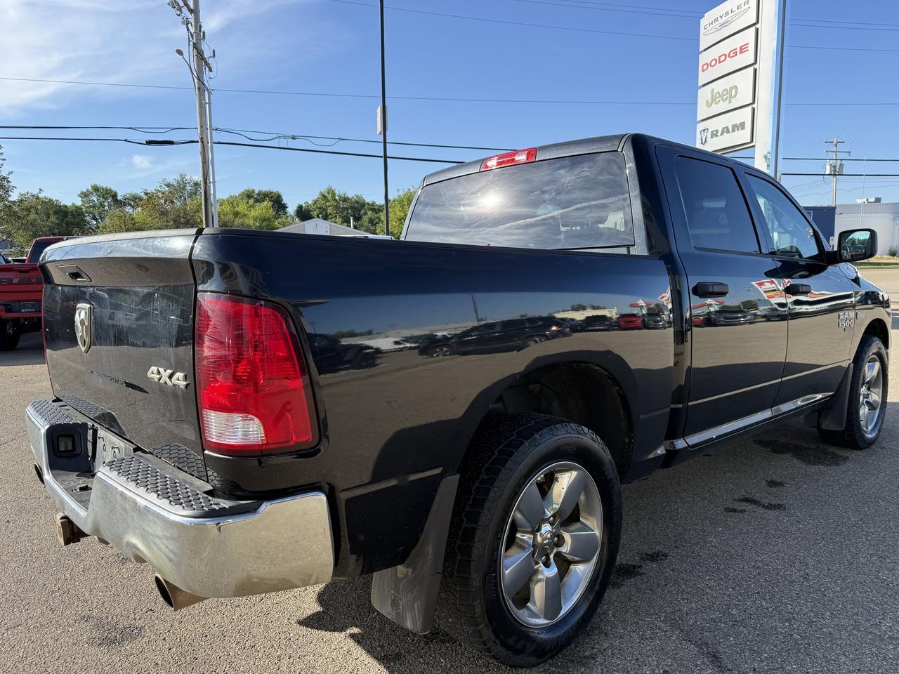2019 Ram 1500 Classic ST Crew Cab 4x4 | HEMI V8 | Brilliant Black | 20IN Chrome-Clad Alum Wheels | Backup Camera Redwater AB