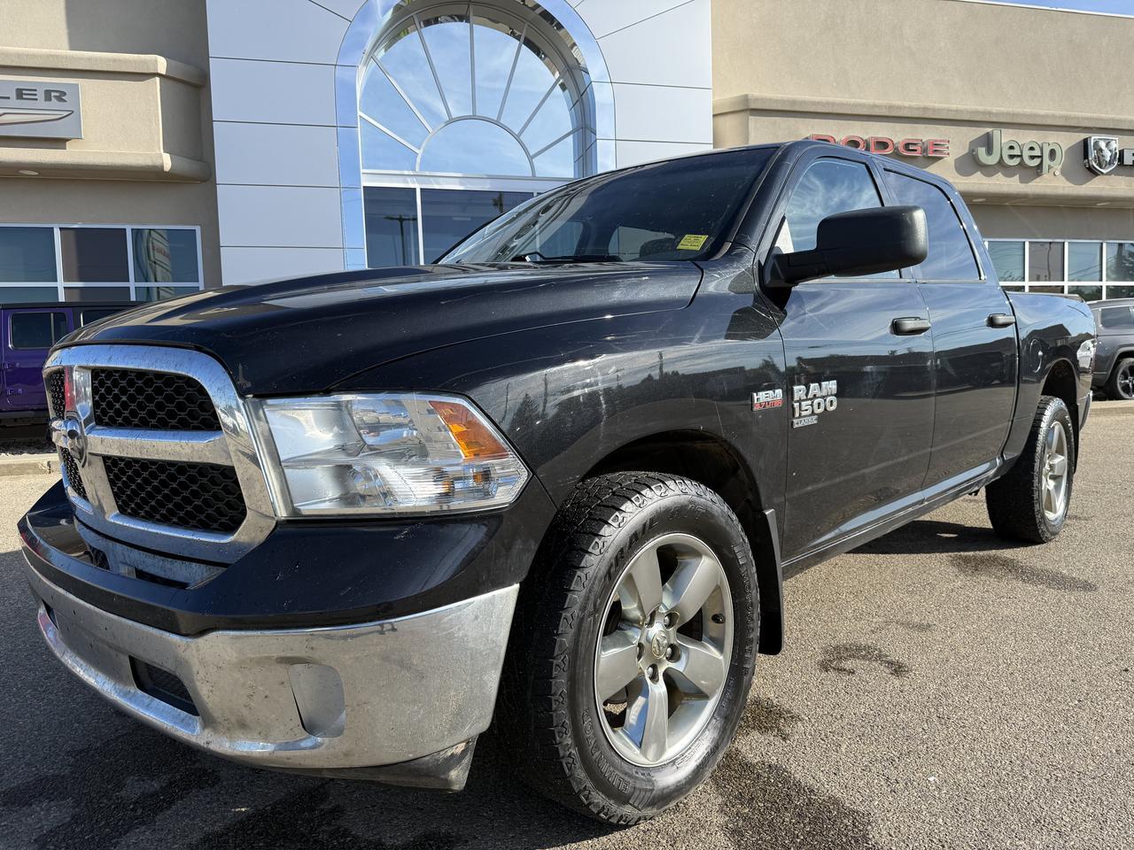 2019 Ram 1500 Classic ST Crew Cab 4x4 | HEMI V8 | Brilliant Black | 20IN Chrome-Clad Alum Wheels | Backup Camera Redwater AB