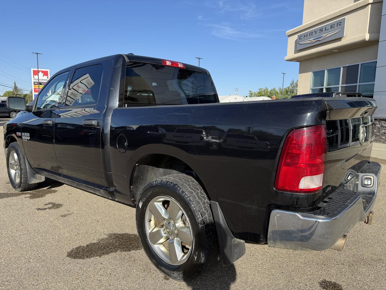 2019 Ram 1500 Classic ST Crew Cab 4x4 | HEMI V8 | Brilliant Black | 20IN Chrome-Clad Alum Wheels | Backup Camera Redwater AB