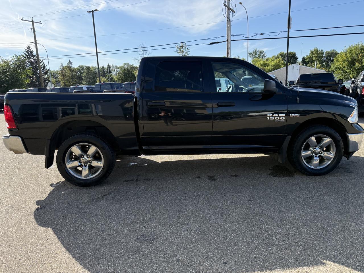 2019 Ram 1500 Classic ST Crew Cab 4x4 | HEMI V8 | Brilliant Black | 20IN Chrome-Clad Alum Wheels | Backup Camera Redwater AB