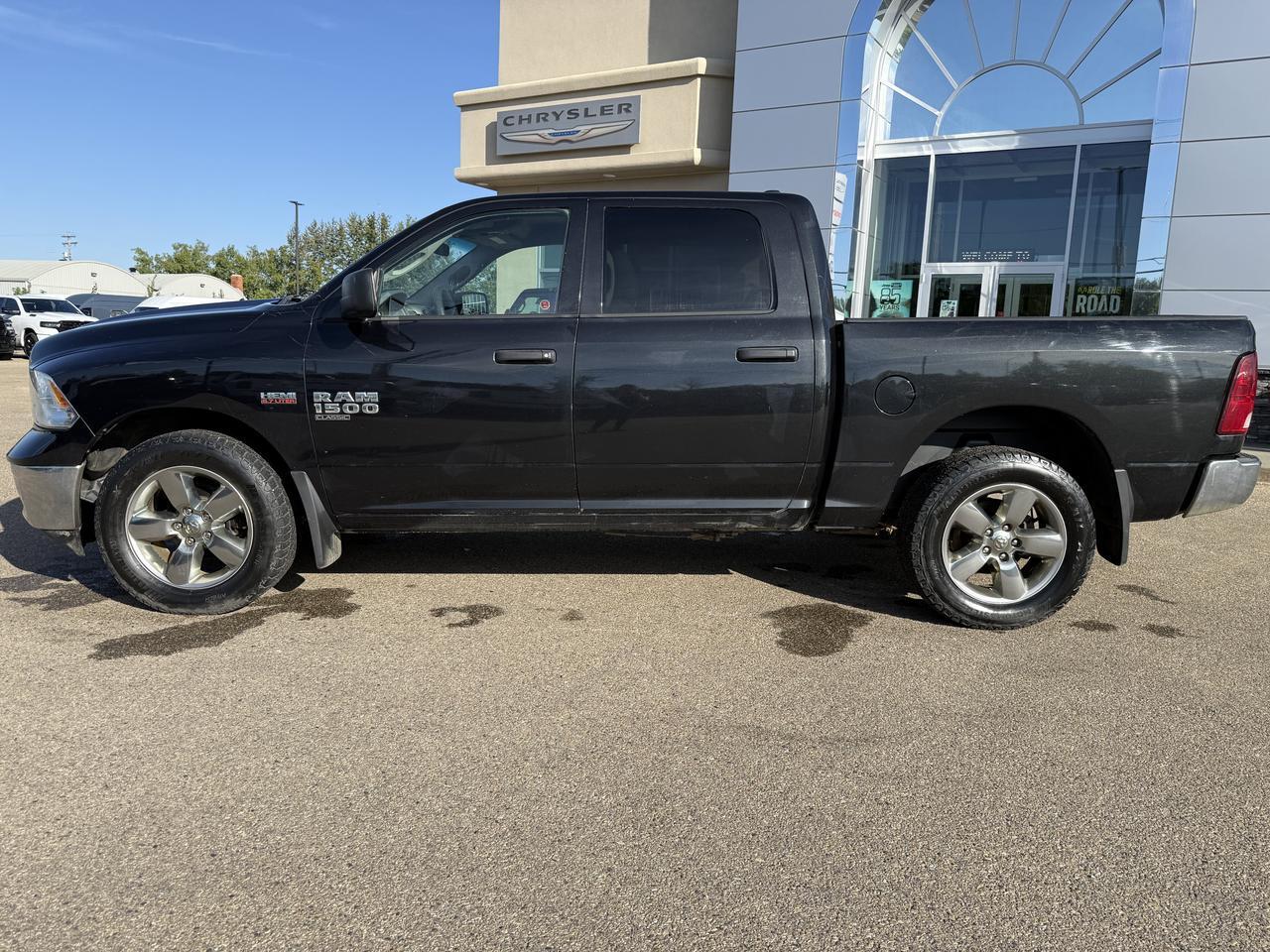 2019 Ram 1500 Classic ST Crew Cab 4x4 | HEMI V8 | Brilliant Black | 20IN Chrome-Clad Alum Wheels | Backup Camera Redwater AB