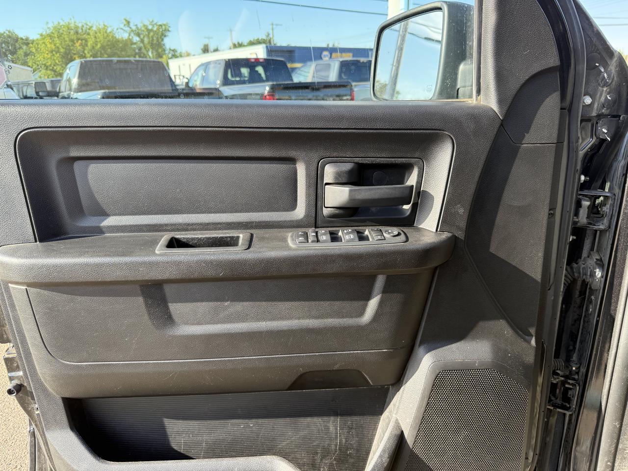 2019 Ram 1500 Classic ST Crew Cab 4x4 | HEMI V8 | Brilliant Black | 20IN Chrome-Clad Alum Wheels | Backup Camera Redwater AB