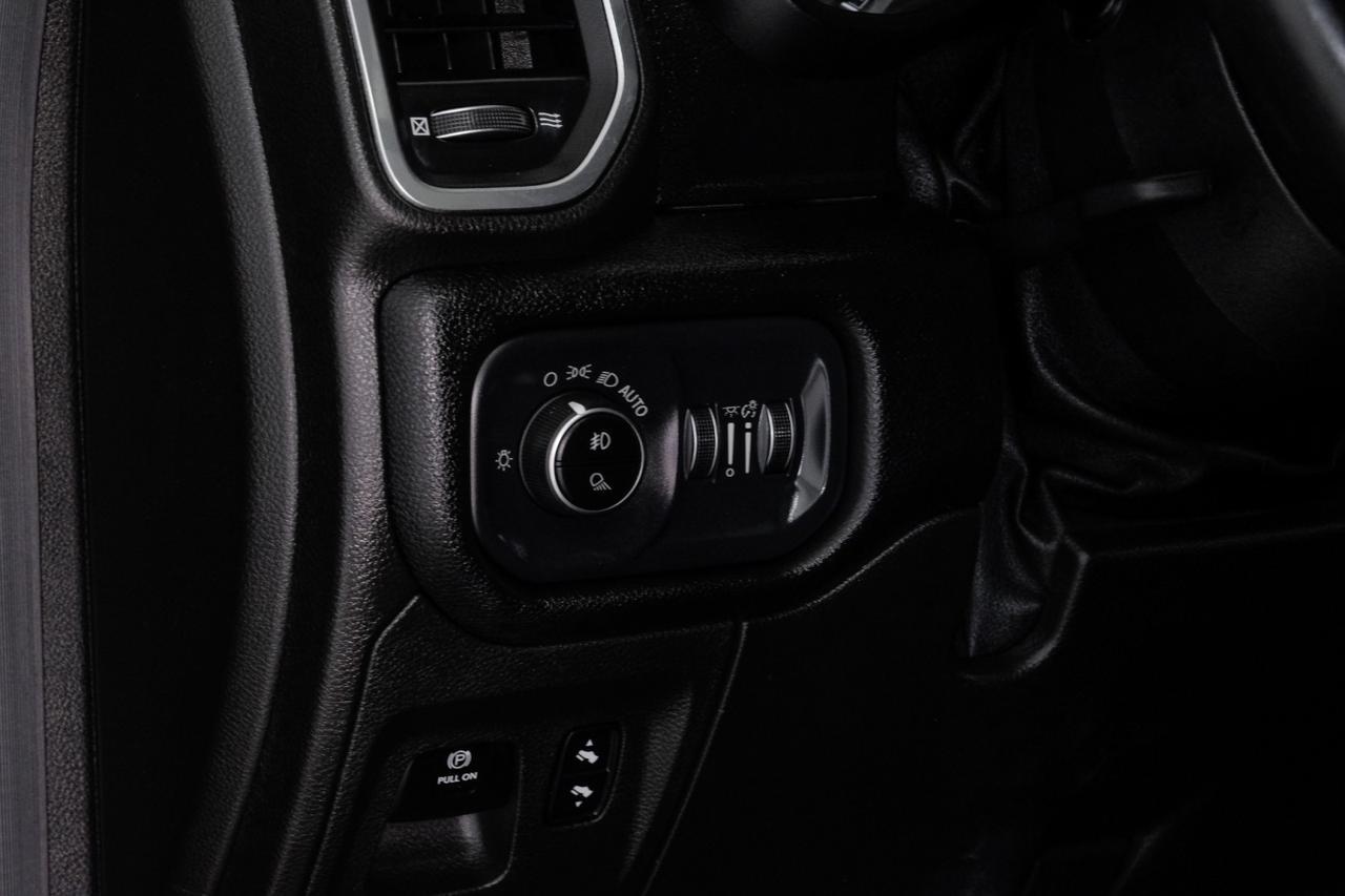 2019 Ram 1500 LARAMIE CREW CAB 4WD 5.7L HEMI BLIND SPOT ASSIST NAVIGATION PANO Carrollton TX