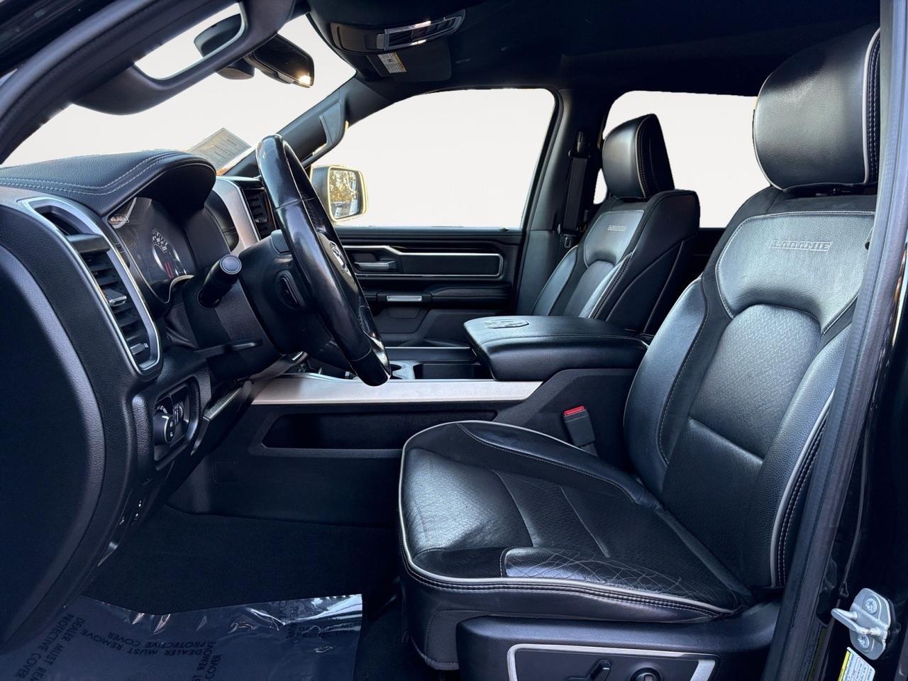 2019 Ram 1500 Laramie, BLIND SPOT ALERT, BACKUP CAMERA WITH PARKING SENSORS, HEATED STEERING WHEEL & SEATS, APPLE CARPLAY/ANDROID AUTO, REMOTE START, ONLY 1 OWNER, TEST DRIVE THIS RAM TODAY!