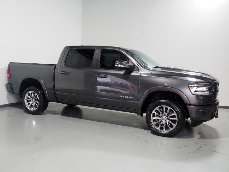 2019 Ram 1500 Laramie Crew Cab 4WD *SPORT APPEARANCE PKG, OFF-ROAD PKG, BLIND SPOT ALERT, BACKUP CAMERA, COLOR TOUCHSCREEN, LEATHER, CLIMATE SEATS, HEATED STEERING, REMOTE START, 20 INCH WHEELS, ALPINE AUDIO, ANDROID & APPLE
