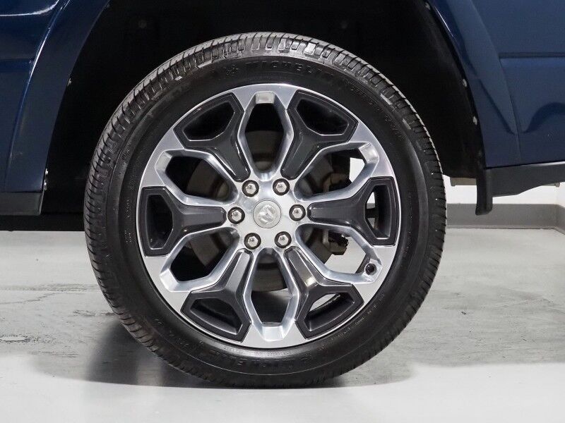 2019 Ram 1500 Limited Crew Cab *NAVIGATION, ADAPTIVE CRUISE, SAFETY ALERTS, COLOR TOUCHSCREEN, 360 VIEW CAMERAS, PANORAMA MOONROOF, LEATHER, CLIMATE SEATS, HEATED STEERING, 22 INCH WHEELS, HARMAN/KARDON, WIRELESS CHARGING Round Rock TX