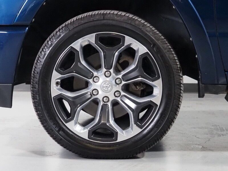 2019 Ram 1500 Limited Crew Cab *NAVIGATION, ADAPTIVE CRUISE, SAFETY ALERTS, COLOR TOUCHSCREEN, 360 VIEW CAMERAS, PANORAMA MOONROOF, LEATHER, CLIMATE SEATS, HEATED STEERING, 22 INCH WHEELS, HARMAN/KARDON, WIRELESS CHARGING Round Rock TX