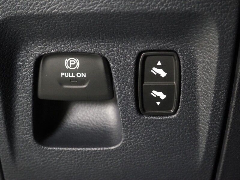 2019 Ram 1500 Limited Crew Cab *NAVIGATION, ADAPTIVE CRUISE, SAFETY ALERTS, COLOR TOUCHSCREEN, 360 VIEW CAMERAS, PANORAMA MOONROOF, LEATHER, CLIMATE SEATS, HEATED STEERING, 22 INCH WHEELS, HARMAN/KARDON, WIRELESS CHARGING Round Rock TX