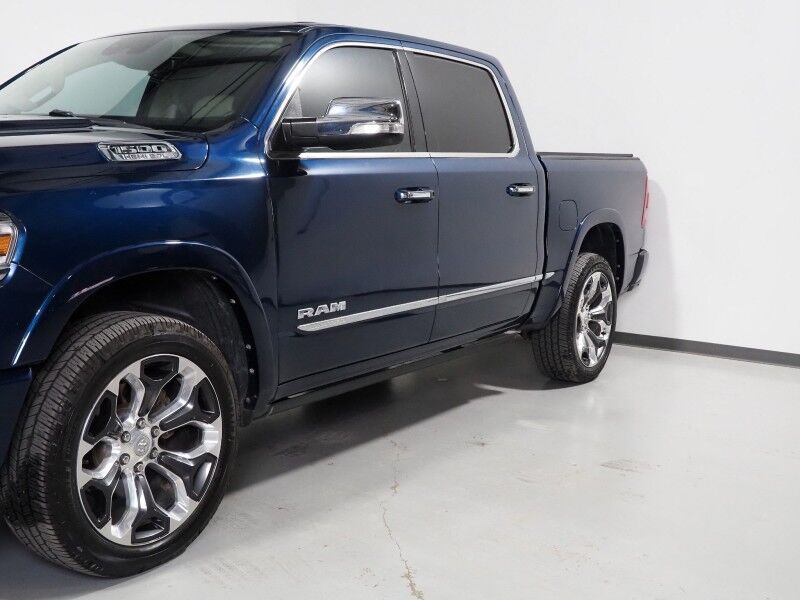 2019 Ram 1500 Limited Crew Cab *NAVIGATION, ADAPTIVE CRUISE, SAFETY ALERTS, COLOR TOUCHSCREEN, 360 VIEW CAMERAS, PANORAMA MOONROOF, LEATHER, CLIMATE SEATS, HEATED STEERING, 22 INCH WHEELS, HARMAN/KARDON, WIRELESS CHARGING Round Rock TX