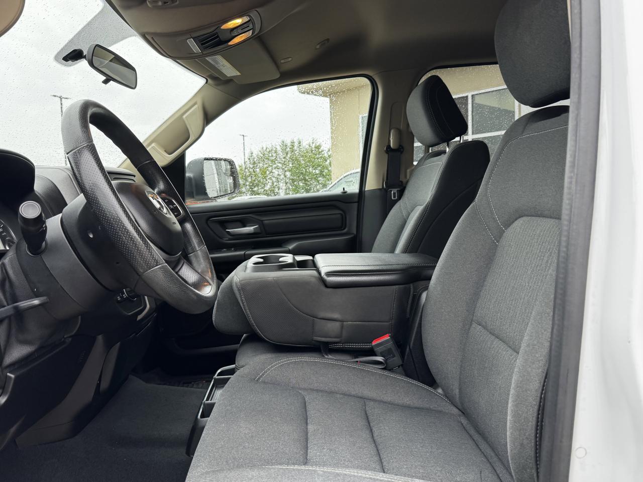 2019 Ram 1500 Tradesman SXT Crew Cab 4x4 | HEMI V8 | Front Bench | Backup Camera | Cloth Redwater AB