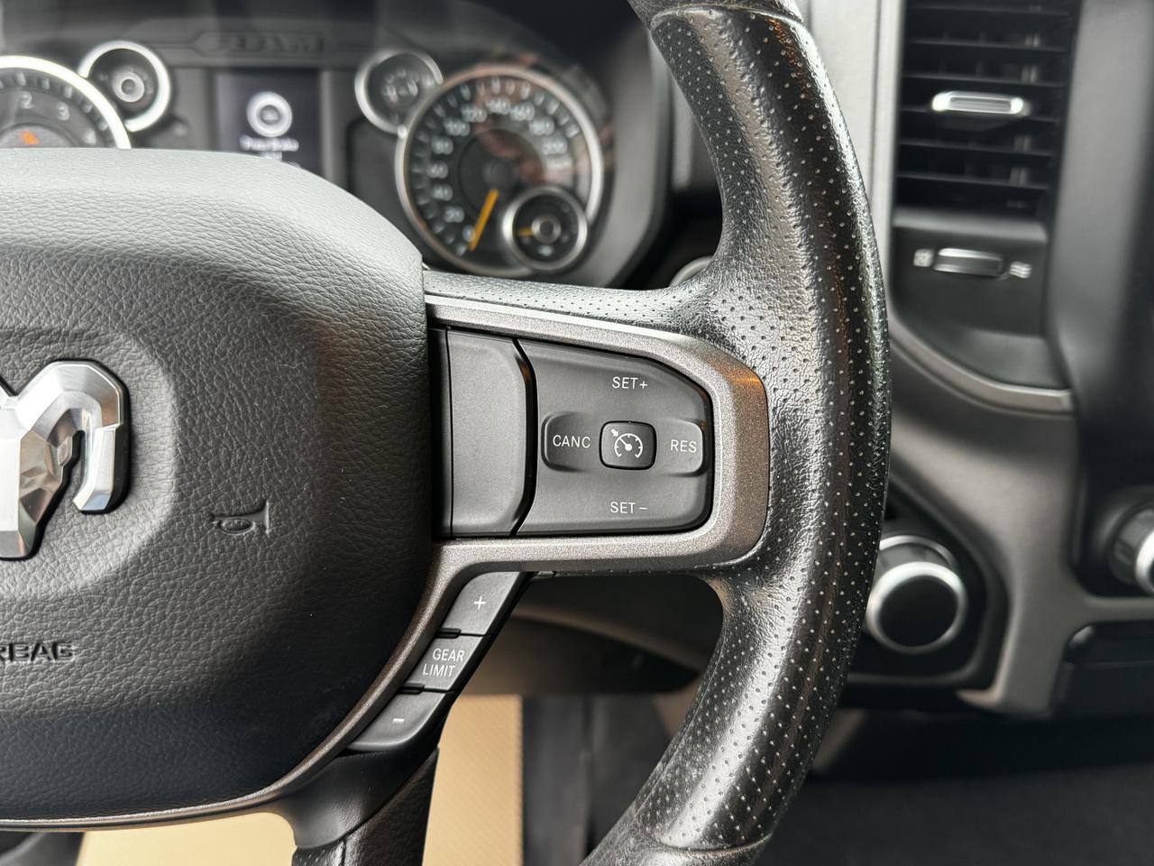 2019 Ram 1500 Tradesman SXT Crew Cab 4x4 | HEMI V8 | Front Bench | Backup Camera | Cloth Redwater AB