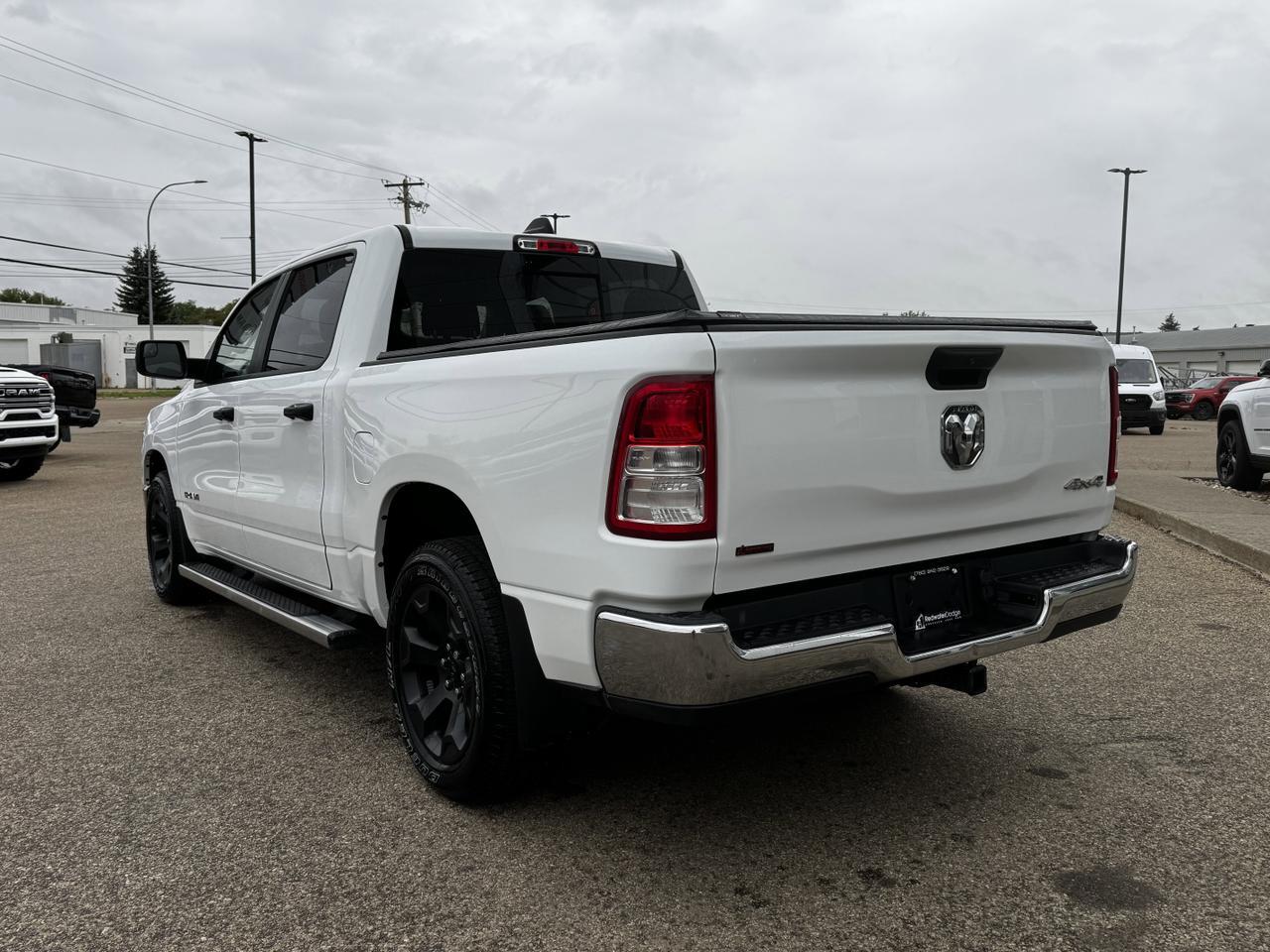 2019 Ram 1500 Tradesman SXT Crew Cab 4x4 | HEMI V8 | Front Bench | Backup Camera | Cloth Redwater AB