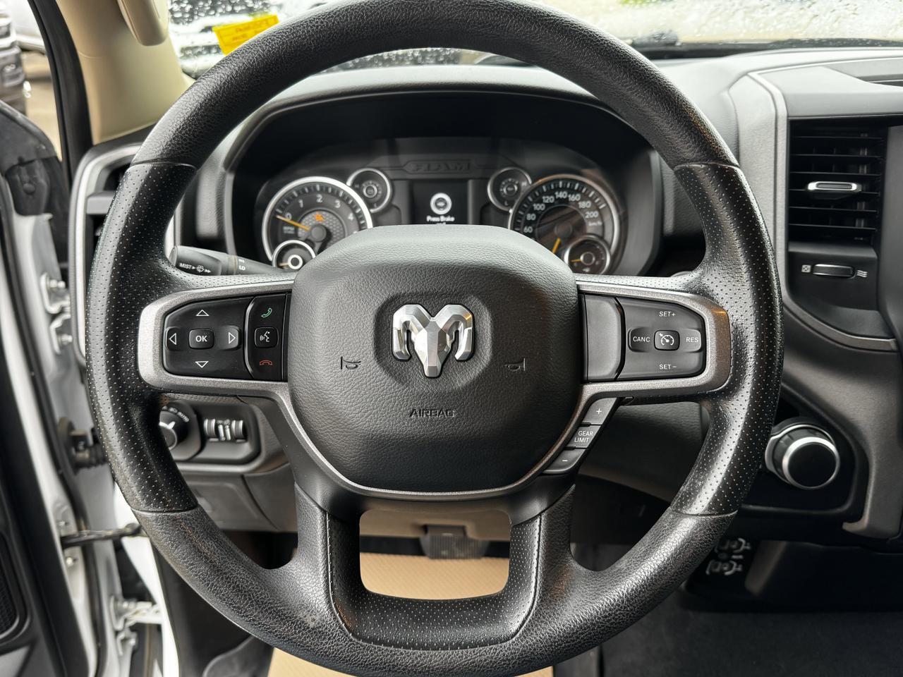 2019 Ram 1500 Tradesman SXT Crew Cab 4x4 | HEMI V8 | Front Bench | Backup Camera | Cloth Redwater AB