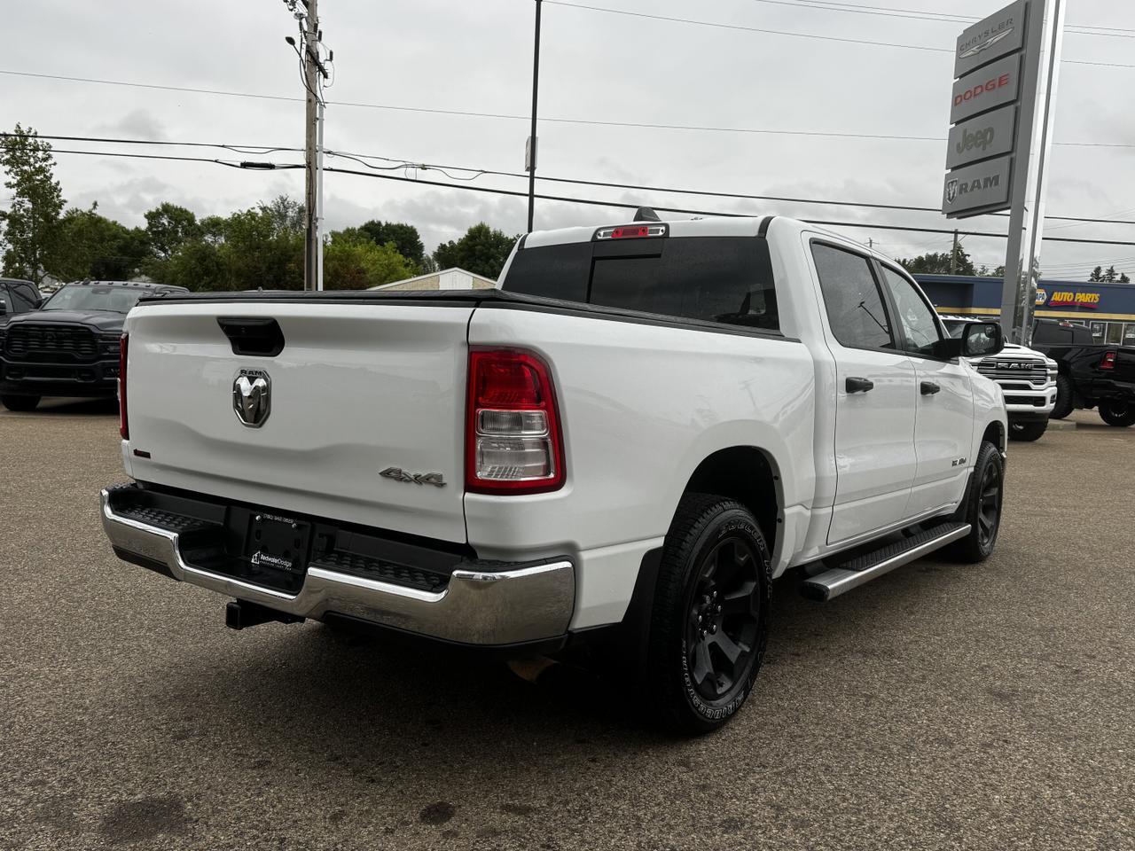 2019 Ram 1500 Tradesman SXT Crew Cab 4x4 | HEMI V8 | Front Bench | Backup Camera | Cloth Redwater AB