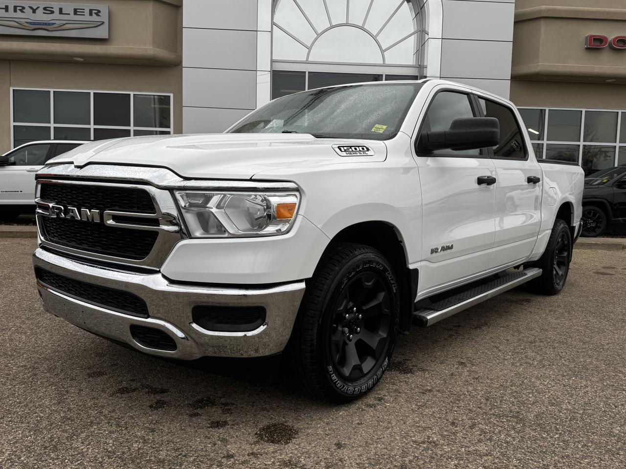 2019 Ram 1500 Tradesman SXT Crew Cab 4x4 | HEMI V8 | Front Bench | Backup Camera | Cloth Redwater AB