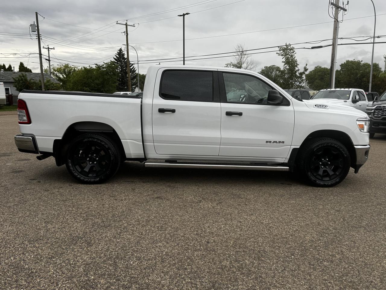 2019 Ram 1500 Tradesman SXT Crew Cab 4x4 | HEMI V8 | Front Bench | Backup Camera | Cloth Redwater AB
