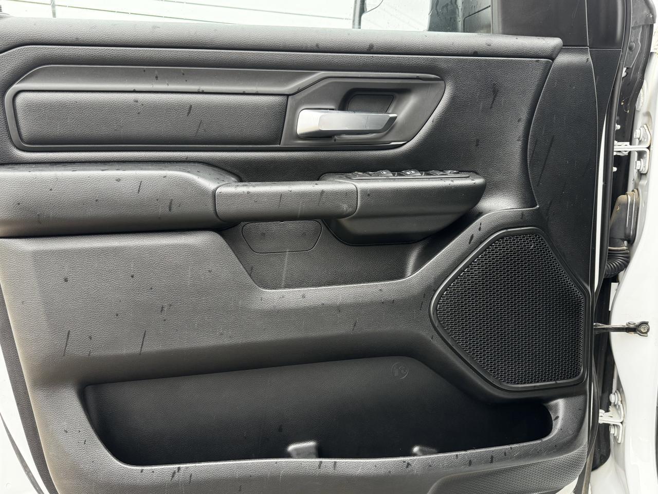 2019 Ram 1500 Tradesman SXT Crew Cab 4x4 | HEMI V8 | Front Bench | Backup Camera | Cloth Redwater AB
