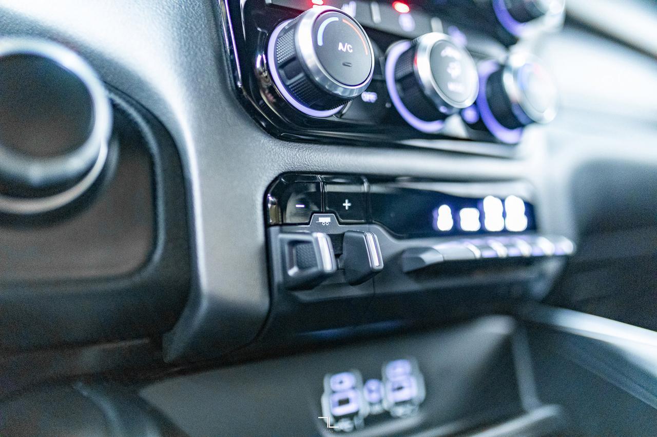 2019 Ram 2500 4x4 Crew Cab Big Horn HEMI Nav BCam Red Deer AB