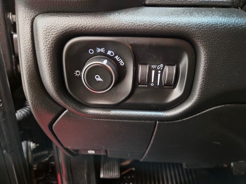 2019 Ram 3500 4WD Flatbed Dually 6.7L Diesel Icon Shocks Touch Screen FREE WARRANT Arlington TX