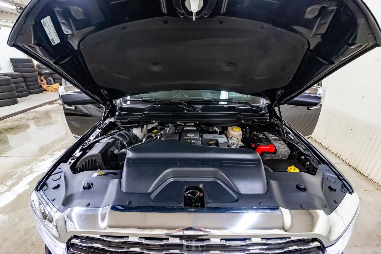 2019 Ram 3500 4x4 Crew Cab Limited Diesel Leather Roof Nav BCam Red Deer AB