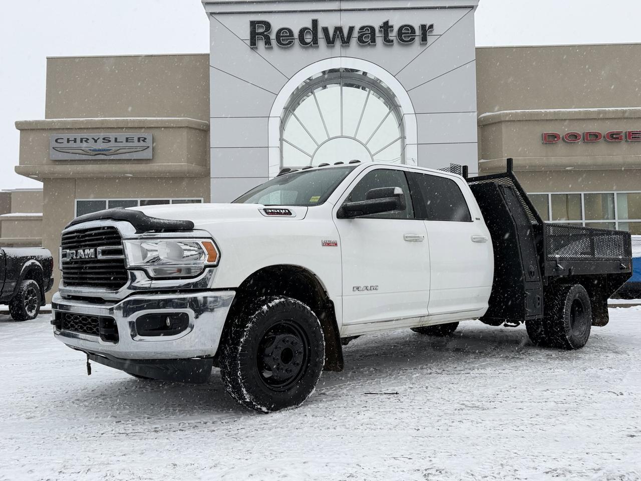2019 Ram 3500 Chassis SLT Dually Crew Cab 4x4 | HEMI V8 | Front Bench | Low KMs | Backup Camera
