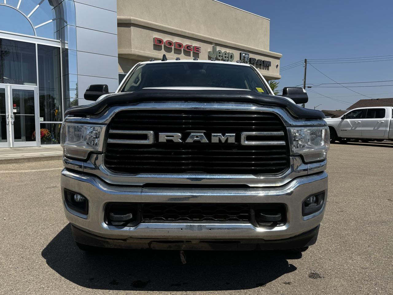 2019 Ram 3500 Chassis SLT Dually Crew Cab 4x4 | HEMI V8 | Front Bench | Low KMs | Backup Camera Redwater AB