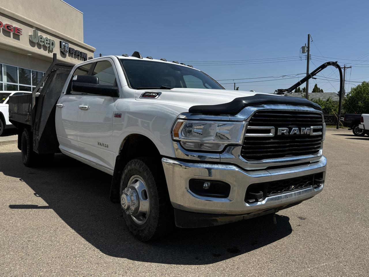 2019 Ram 3500 Chassis SLT Dually Crew Cab 4x4 | HEMI V8 | Front Bench | Low KMs | Backup Camera Redwater AB