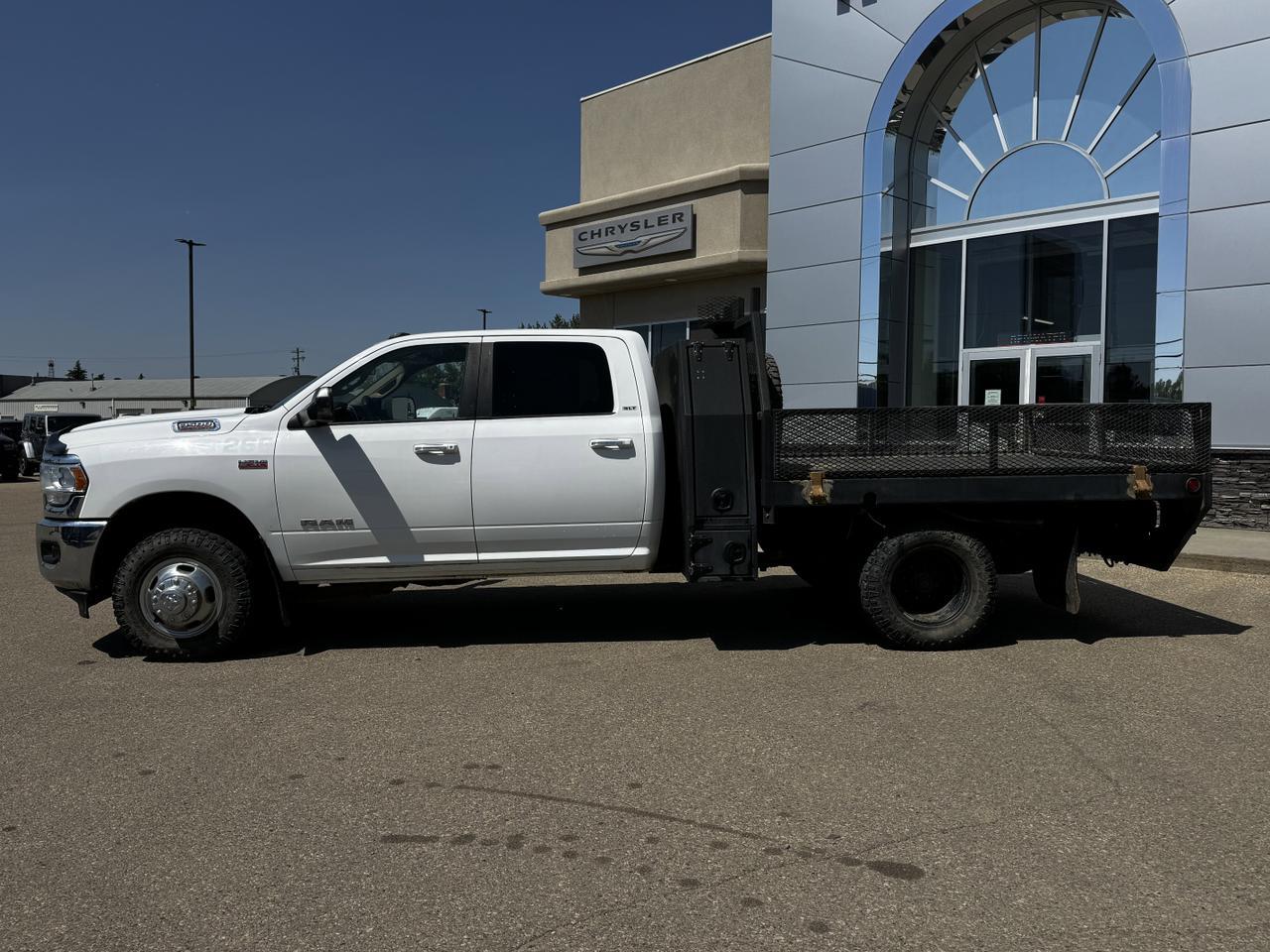 2019 Ram 3500 Chassis SLT Dually Crew Cab 4x4 | HEMI V8 | Front Bench | Low KMs | Backup Camera Redwater AB
