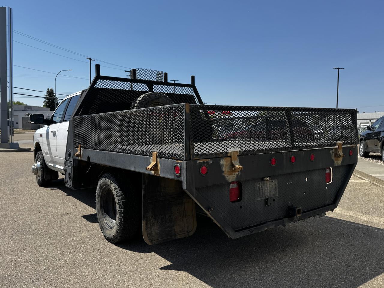 2019 Ram 3500 Chassis SLT Dually Crew Cab 4x4 | HEMI V8 | Front Bench | Low KMs | Backup Camera Redwater AB