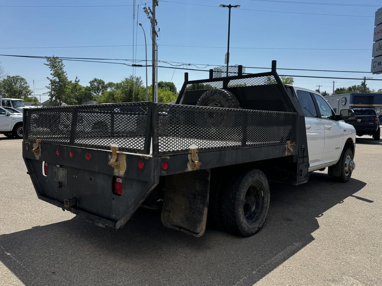 2019 Ram 3500 Chassis SLT Dually Crew Cab 4x4 | HEMI V8 | Front Bench | Low KMs | Backup Camera Redwater AB