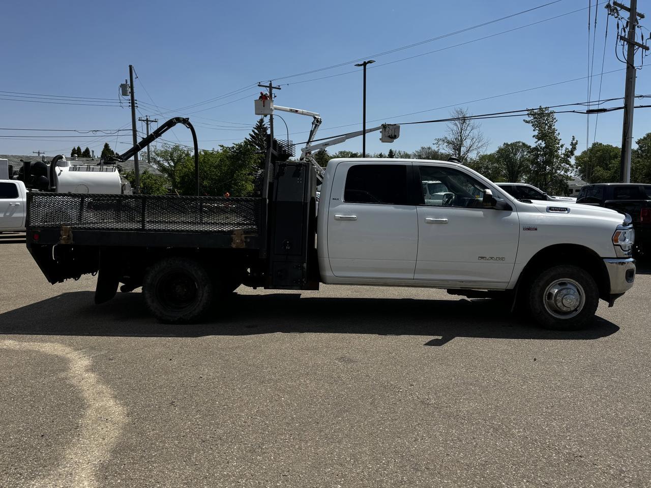 2019 Ram 3500 Chassis SLT Dually Crew Cab 4x4 | HEMI V8 | Front Bench | Low KMs | Backup Camera Redwater AB