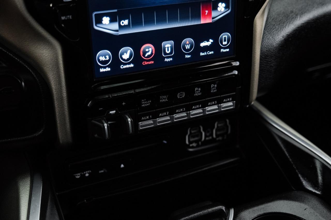 2019 Ram 3500 LARAMIE CREW CAB 4WD 6.7L DIESEL BLIND SPOT NAVIGATION SUNROOF LEATHER SEATS Carrollton TX