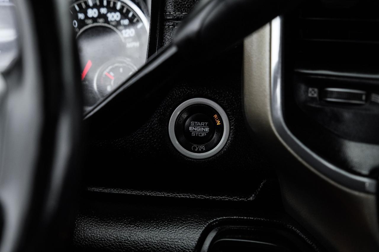 2019 Ram 3500 LARAMIE CREW CAB 4WD 6.7L DIESEL BLIND SPOT NAVIGATION SUNROOF LEATHER SEATS Carrollton TX