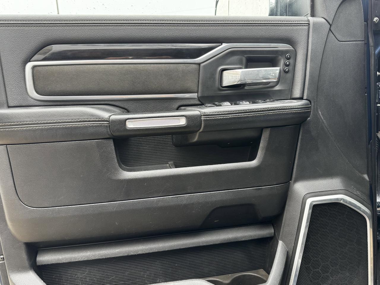 2019 Ram 3500 Laramie Crew Cab 4x4 | Cummins Diesel | Chrome | Heated Seats | Backup Camera Redwater AB